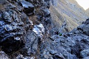 94 Scendendo il canalino, il fotografo canna le foto